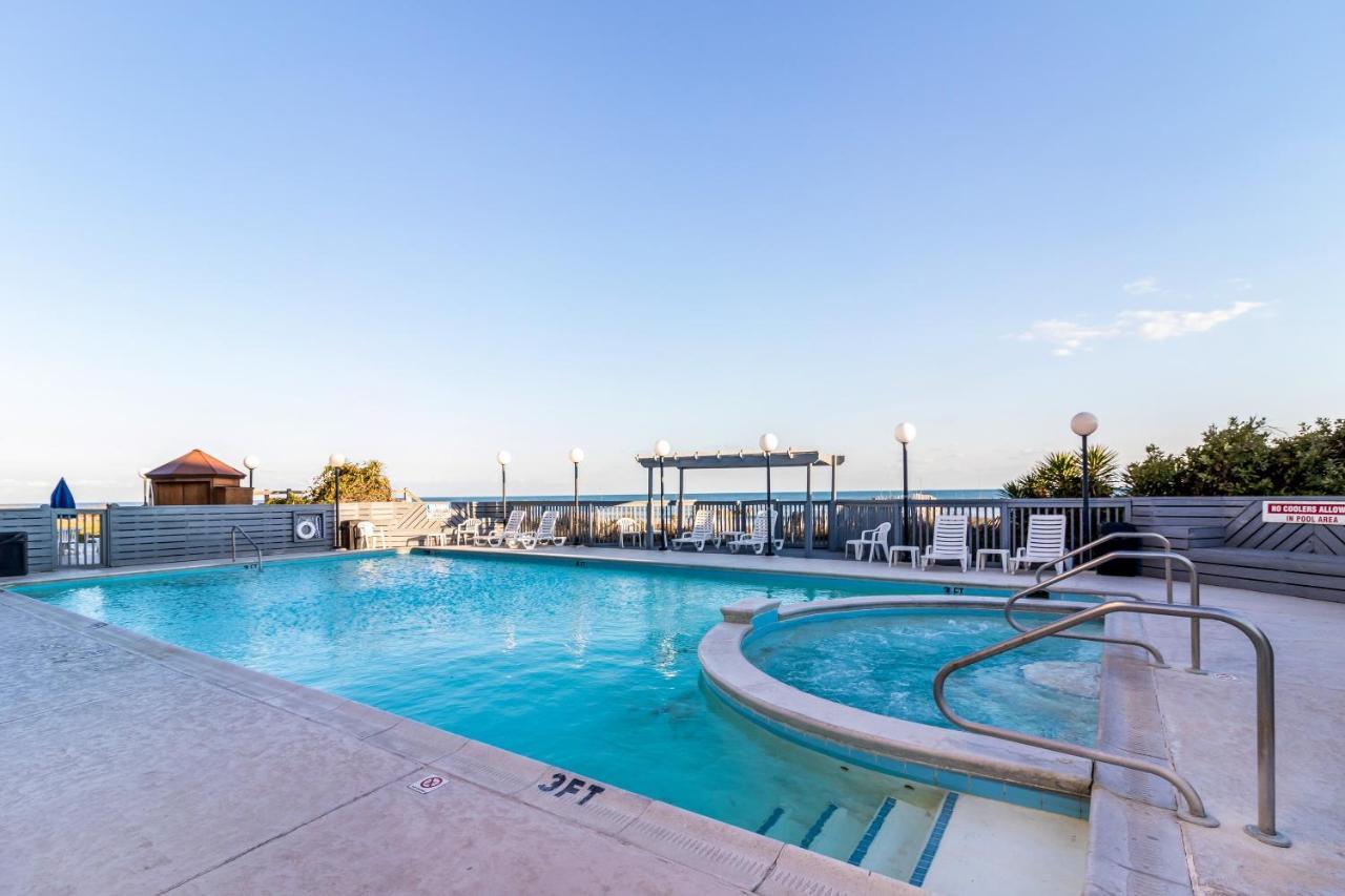 Crystal Coast Oceanfront Hotel Pine Knoll Shores Exteriör bild