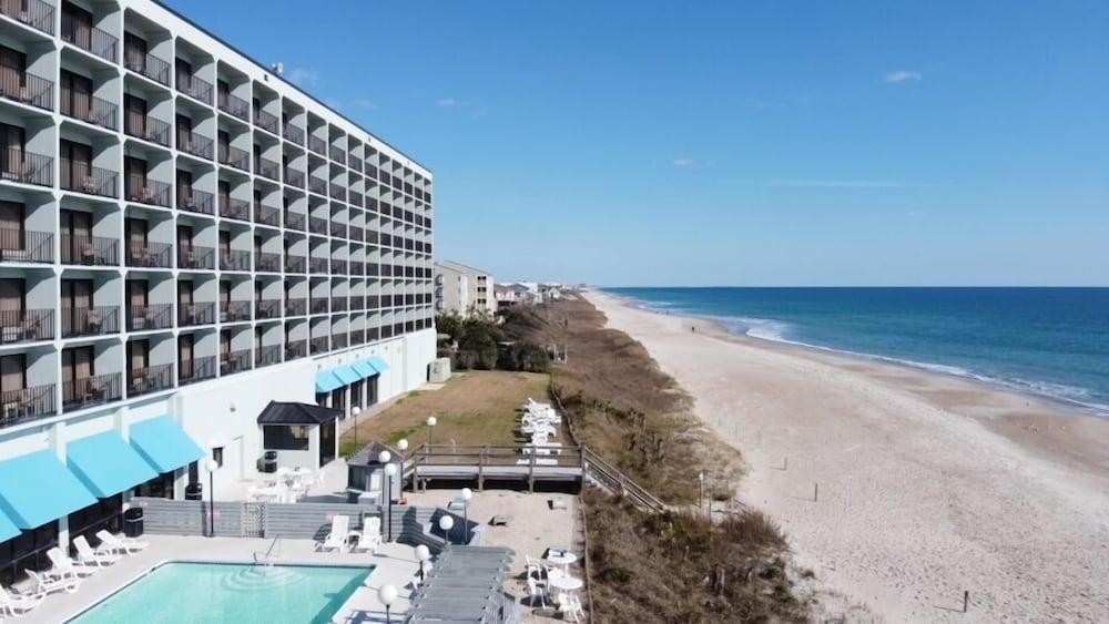 Crystal Coast Oceanfront Hotel Pine Knoll Shores Exteriör bild