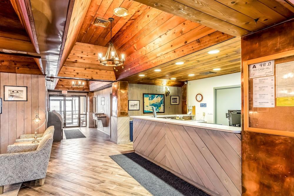 Crystal Coast Oceanfront Hotel Pine Knoll Shores Exteriör bild