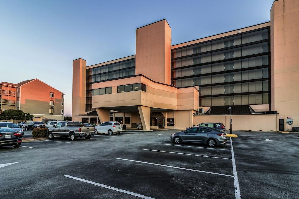 Crystal Coast Oceanfront Hotel Pine Knoll Shores Exteriör bild