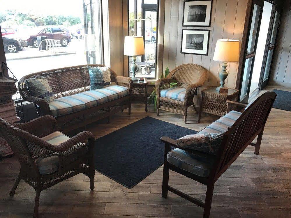 Crystal Coast Oceanfront Hotel Pine Knoll Shores Exteriör bild