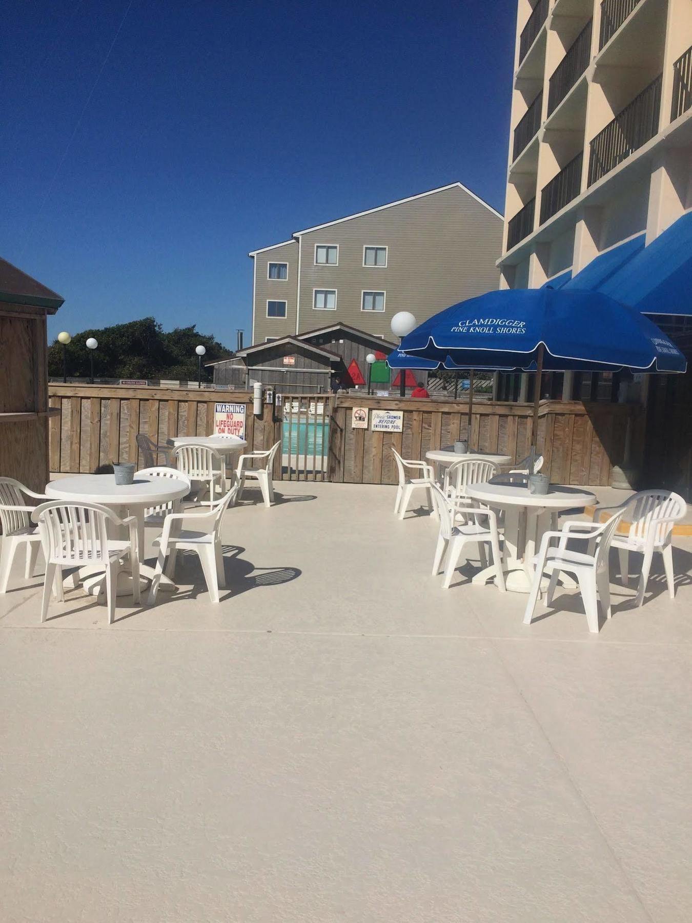 Crystal Coast Oceanfront Hotel Pine Knoll Shores Exteriör bild